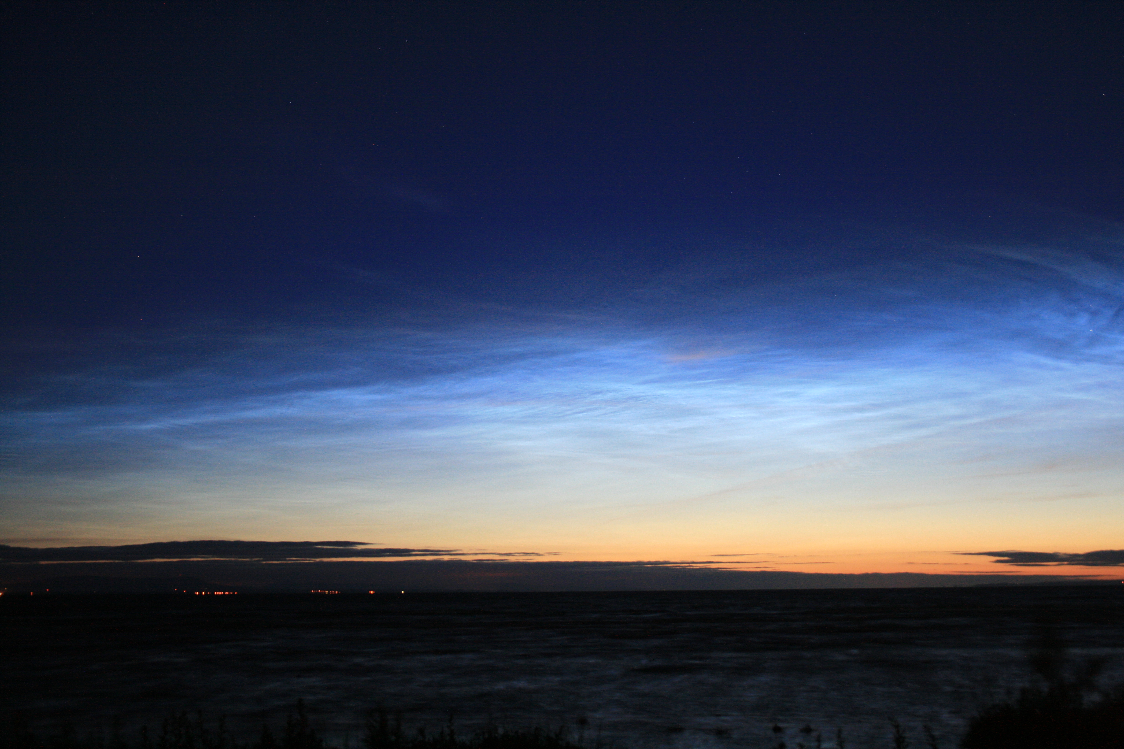 Mysterious Night-Shining Clouds Glow Above Northern Ireland (Photo)
